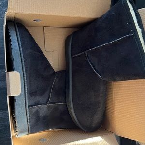 Black winter boots